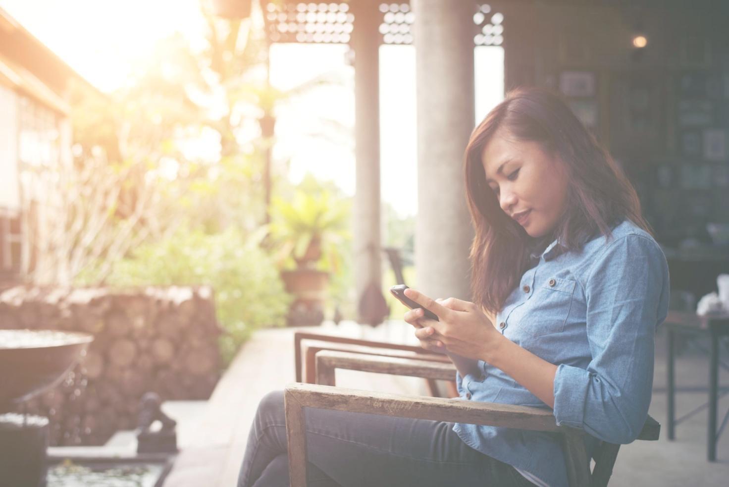 Detailaufnahme von professionellen Spreadsheet-Analysen und Finanzdiagrammen